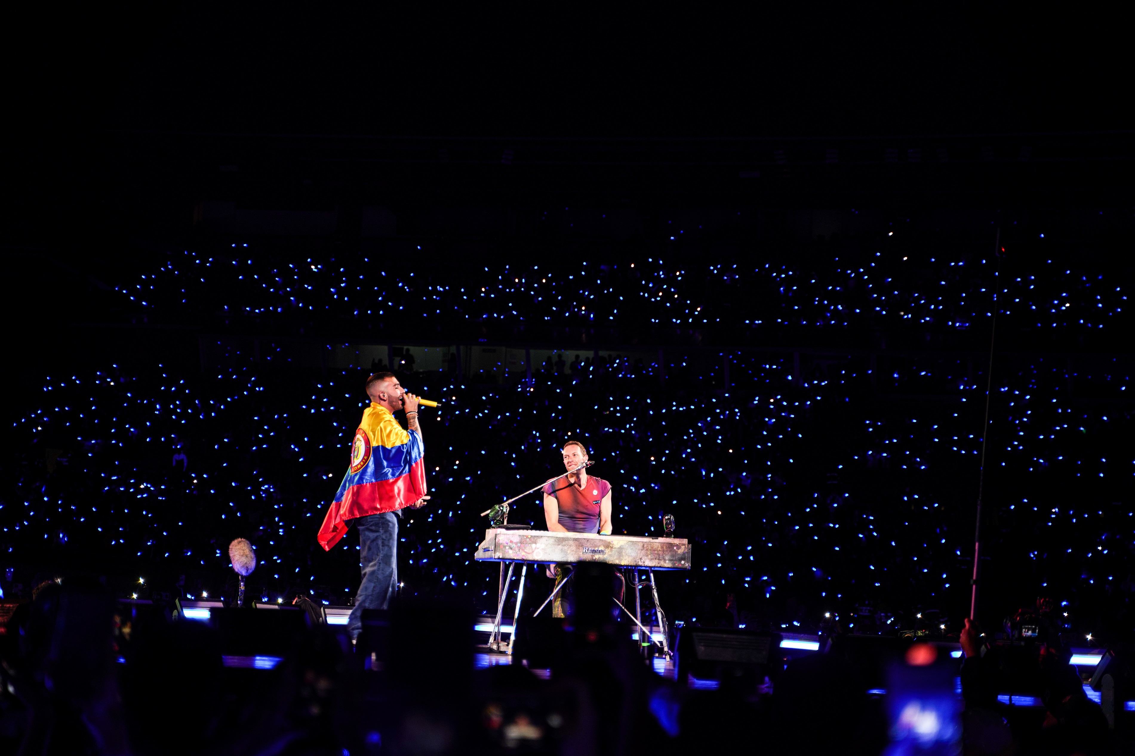 Coldplay sorprendió a sus fanáticos en Bogotá e invitó al escenario a Manuel Turizo para interpretar “La Bachata” – @coldplay