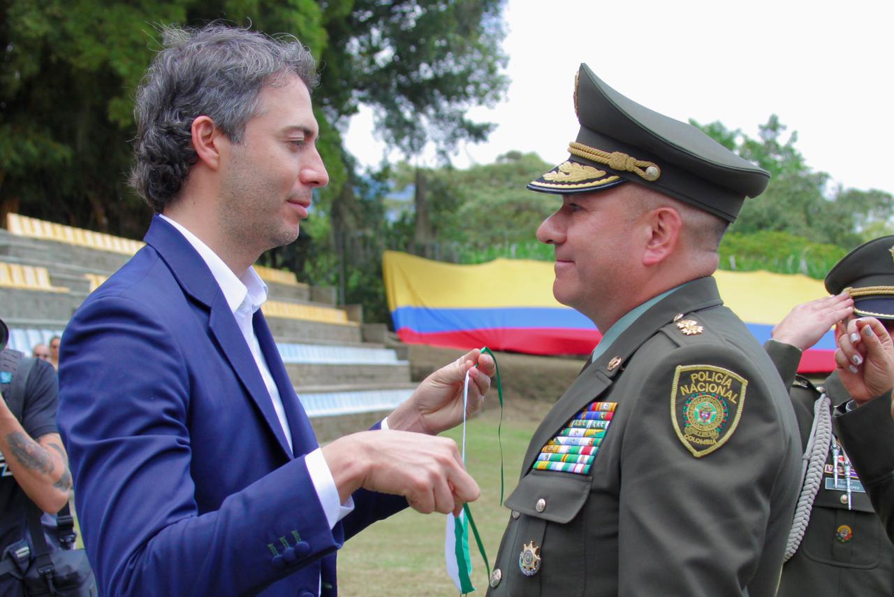 El alcalde Daniel Quintero Calle le encomendó al nuevo comandante de la Policía Metropolitana sostener las cifras de reducción de homicidios