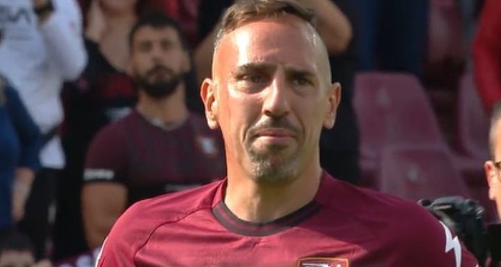 Franck Ribery entre lágrimas despues de anunciar su retiro del futbol