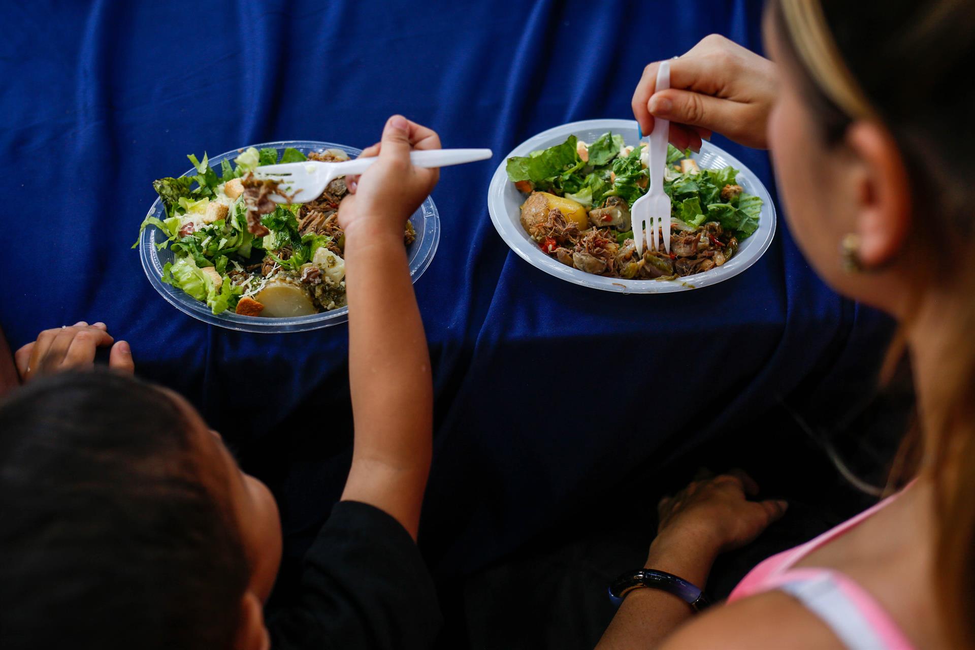 En 15 % de los hogares en Latinoamérica se come menos de 3 comidas diarias