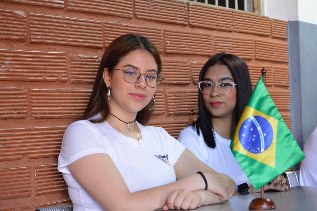 Medellín mantiene su apuesta por el bilingüismo: institución educativa oficial enseñará portugués como segundo idioma