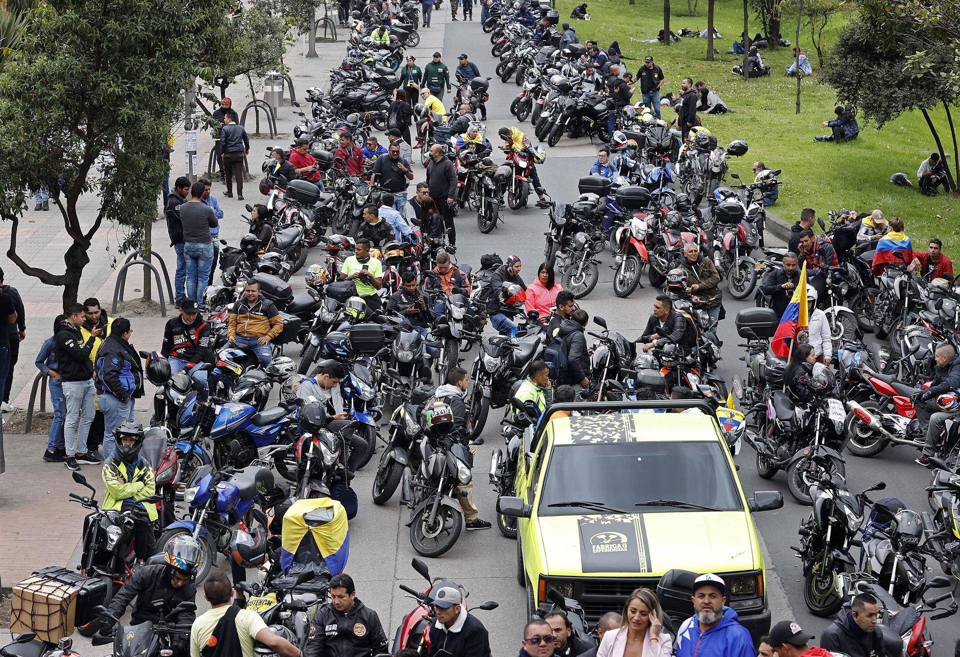 Motociclistas protestan por supuesto aumento de precio de seguro