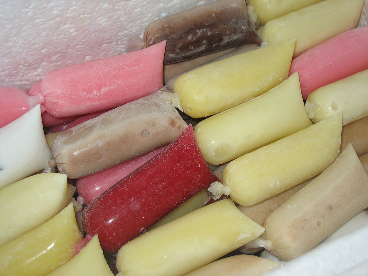 Los famosos Bolis (helados en bolsa) que refrescan a Colombia con sabores exóticos