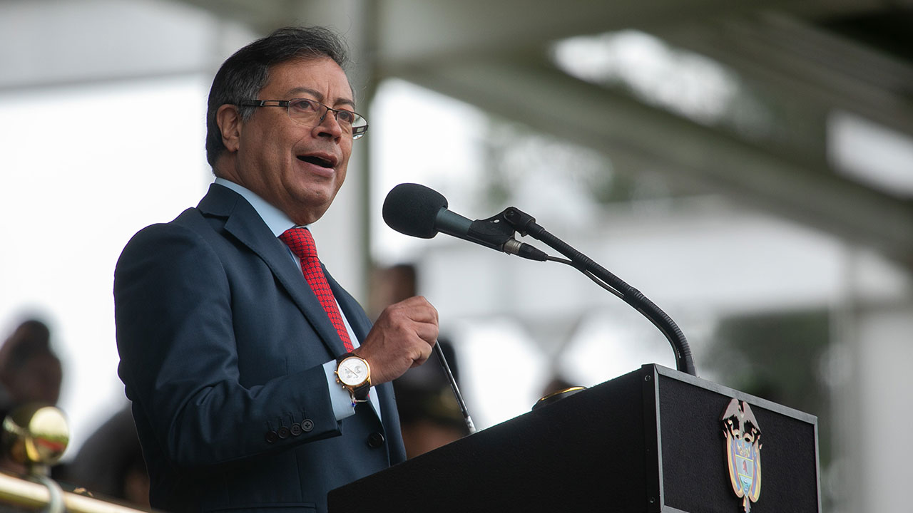 Gobierno y disidencias de FARC establecerán una mesa de conversaciones de paz