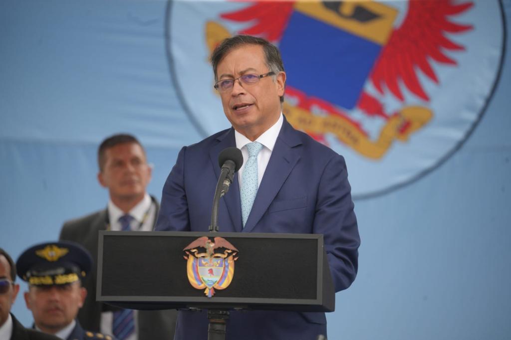 El presidente Gustavo Petro encabezó este jueves la ceremonia de aniversario de la Fuerza Aérea Colombiana