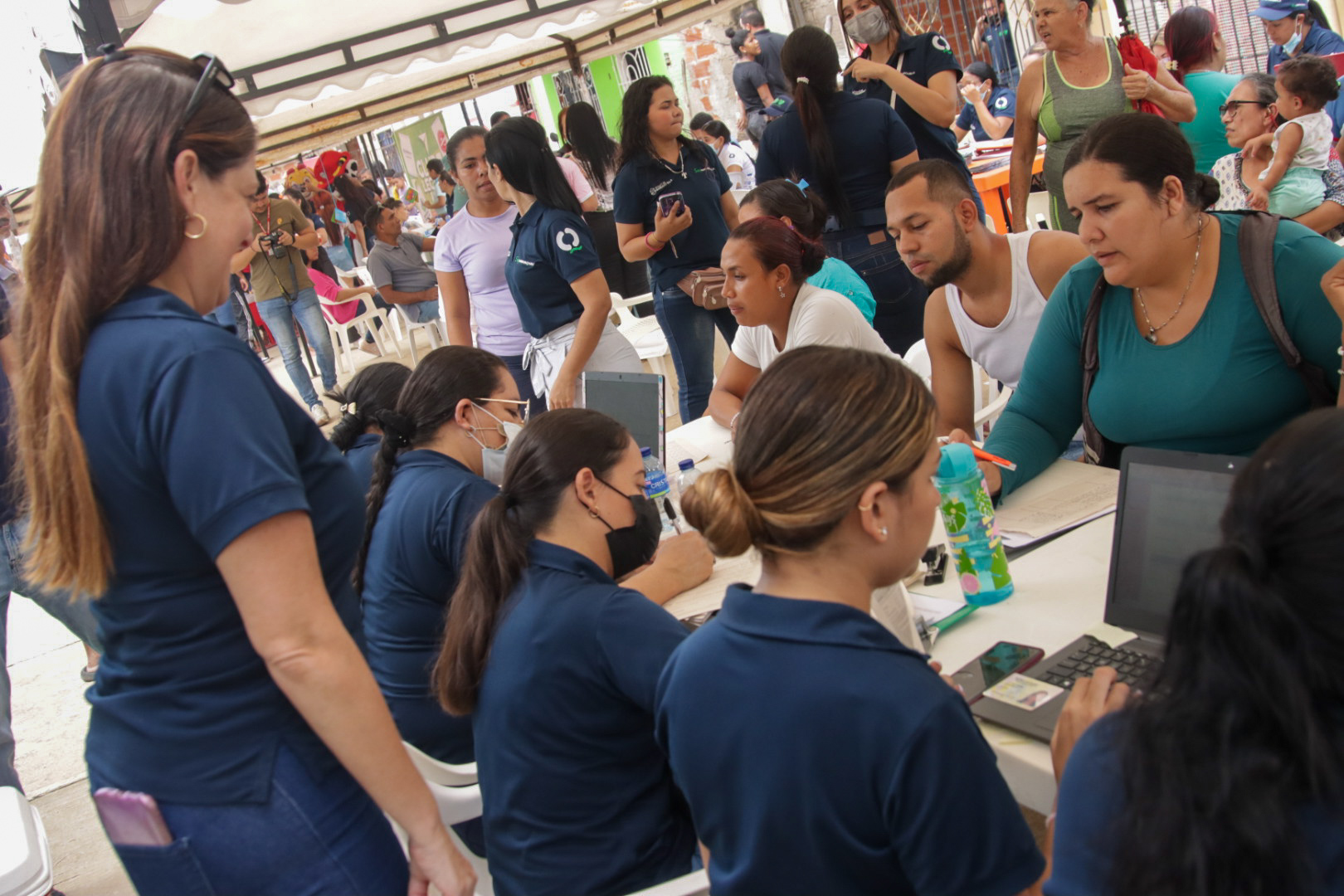 Alcaldía de Barranquilla se traslada oferta social al barrio Nueva Colombia para atención de damnificados
