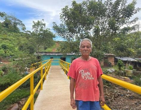 Don Gabriel, 45 años construyendo el barrio las delicias en Segovia, Antioquia