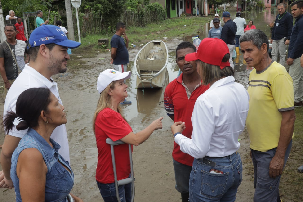 Gobernadora del Atlántico Elsa noguera trabaja sin parar entregando ayudas humanitarias a familias damnificadas en Luruaco, Sabanalarga y Repelón – @elsanoguerabaq