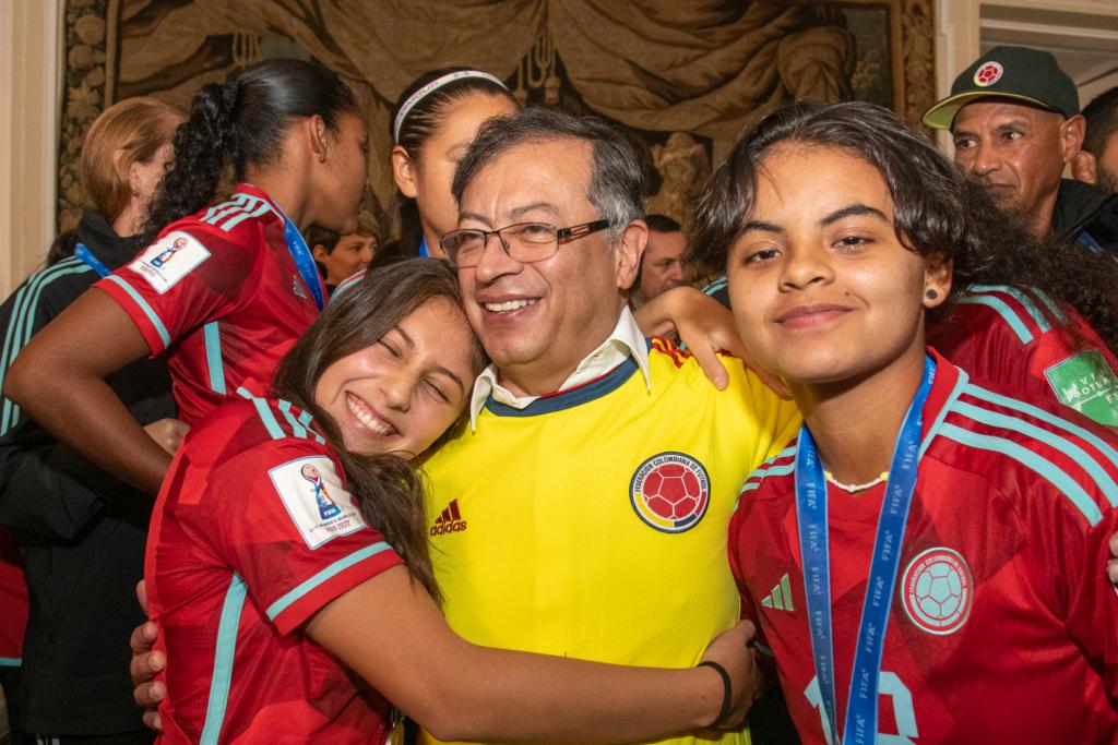 Presidente Petro pidió a Federación Colombiana de Fútbol hacer un esfuerzo para que el balompié colombiano sea equilibrado en cuanto a género