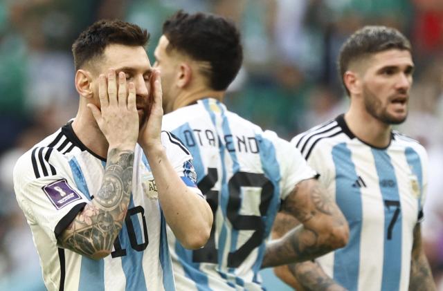La prensa argentina tacha de «duro golpe» el «derrumbe» de su equipo en Catar