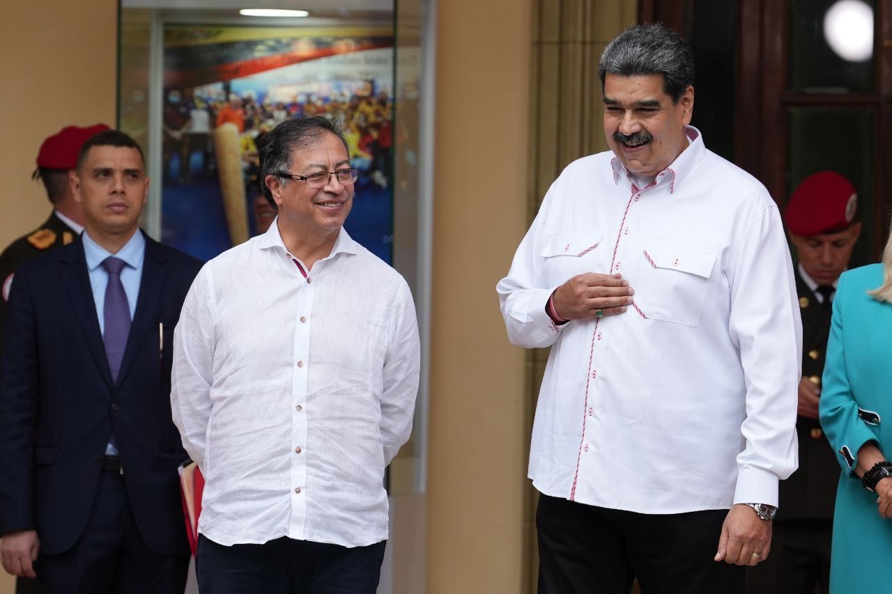 Se lleva acabo reunión entre los presidentes Nicolas Maduro y Gustavo Petro