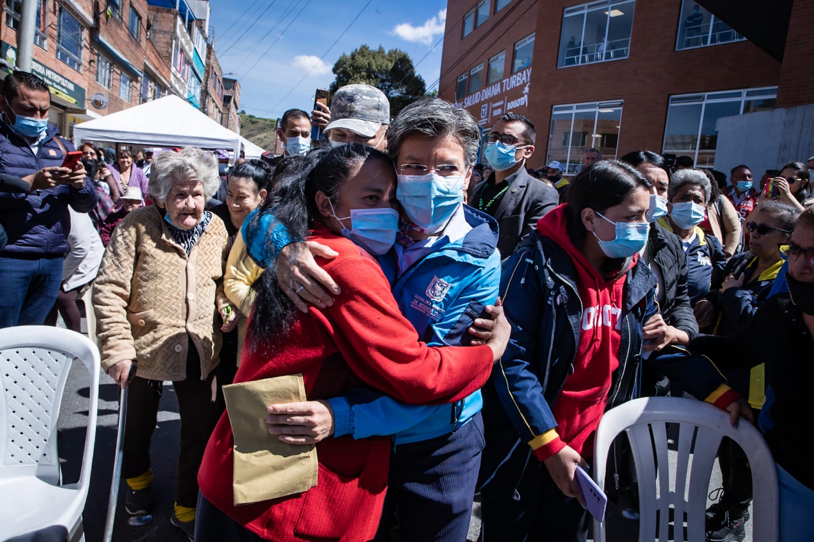 Bogotá recibe dos centros de salud