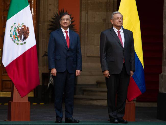 El Congreso peruano rechaza «actos de intromisión» de López Obrador y Petro