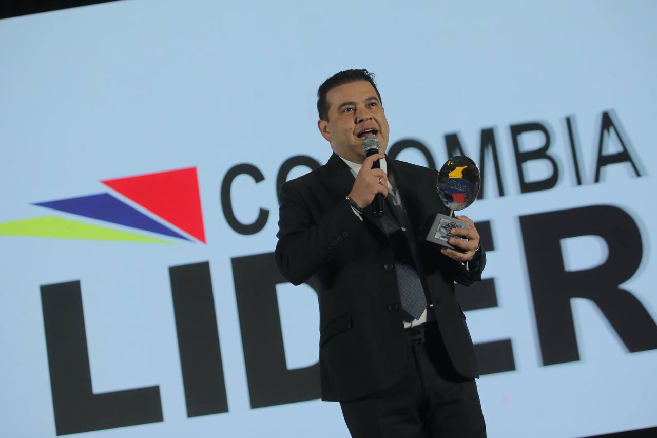 Colombia Líder reconoce a Nicolás García como ganador del premio ‘Superación de la Pobreza