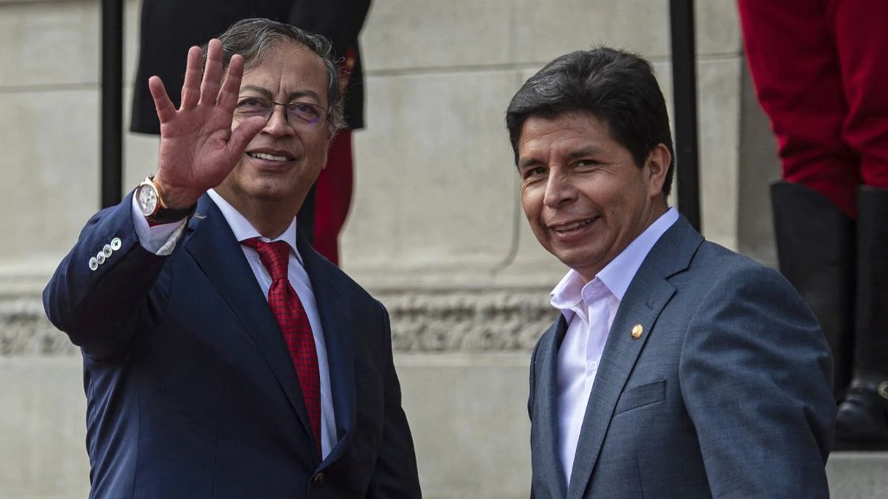 El presidente Gustavo Petro dice que Castillo se dejó llevar a «un suicidio político y democrático»