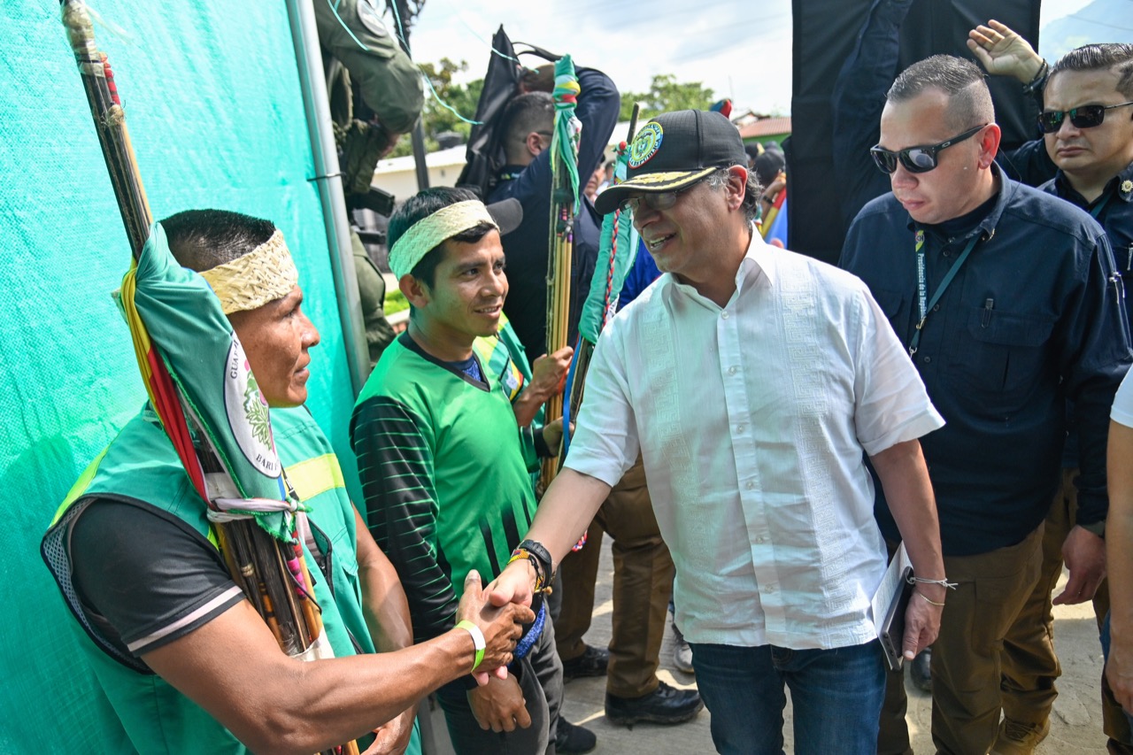 Gustavo Petro y los cocaleros del Catatumbo se comprometen a cambiar coca por paz