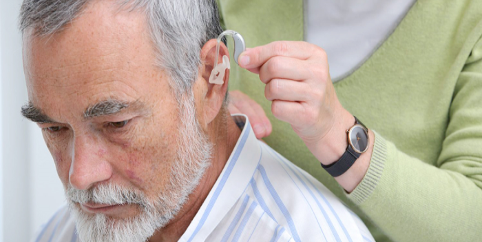 Vinculan la pérdida de audición en adultos mayores con la demencia