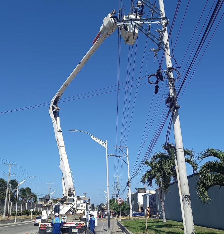 Trabajos de mantenimiento eléctrico en varios sectores de Barranquilla