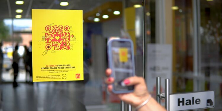 Operador de McDonald’s en Colombia, abre convocatoria de empleo a través de su iniciativa “Código Sin Códigos”