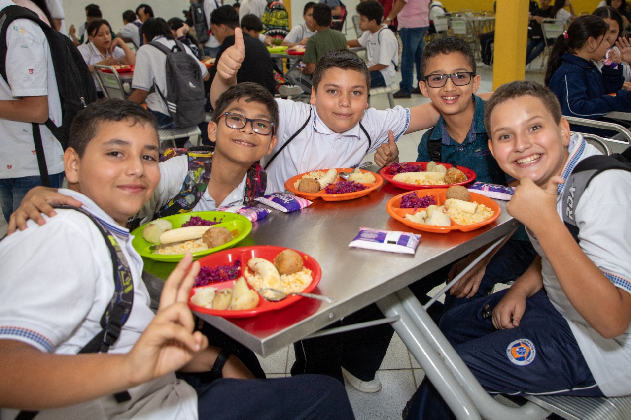 Comenzó la entrega de 220.000 raciones del Programa de Alimentación Escolar – PAE en Medellín