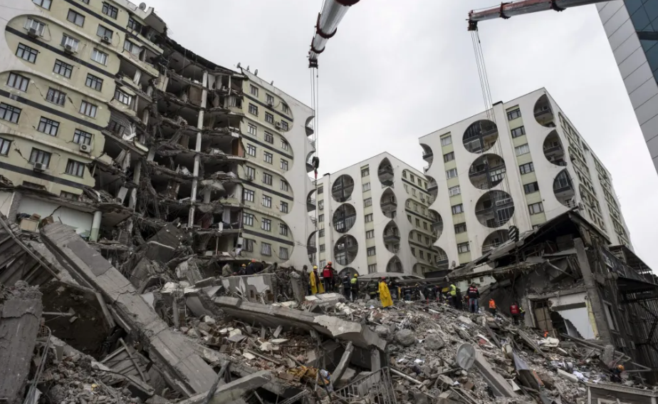 Asciende a más de 2.300 victimas mortales por el terremoto en Turquía y Siria