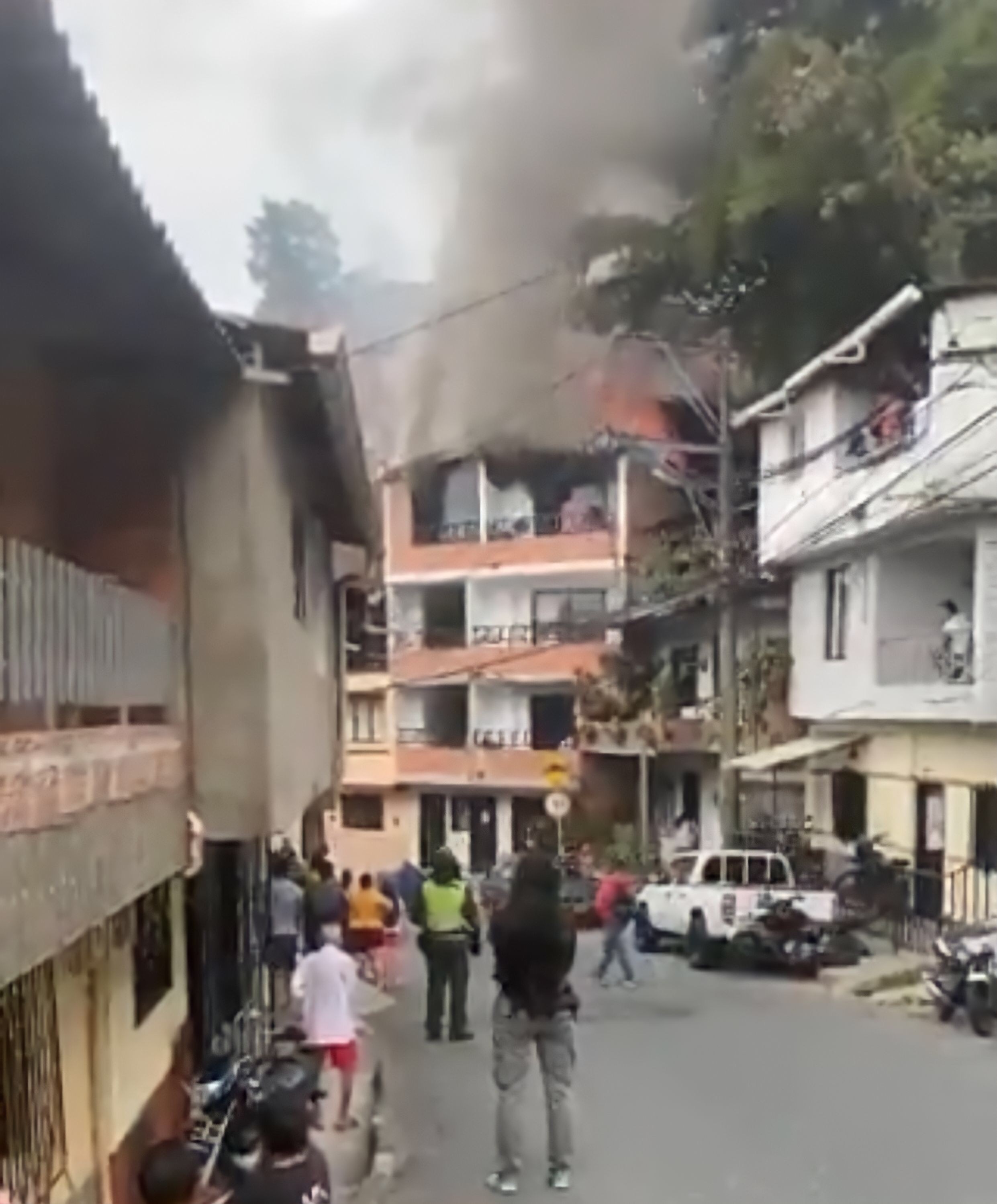 Incendio en Medellín: esta vez consumió una casa y generó alarma en la comuna 13