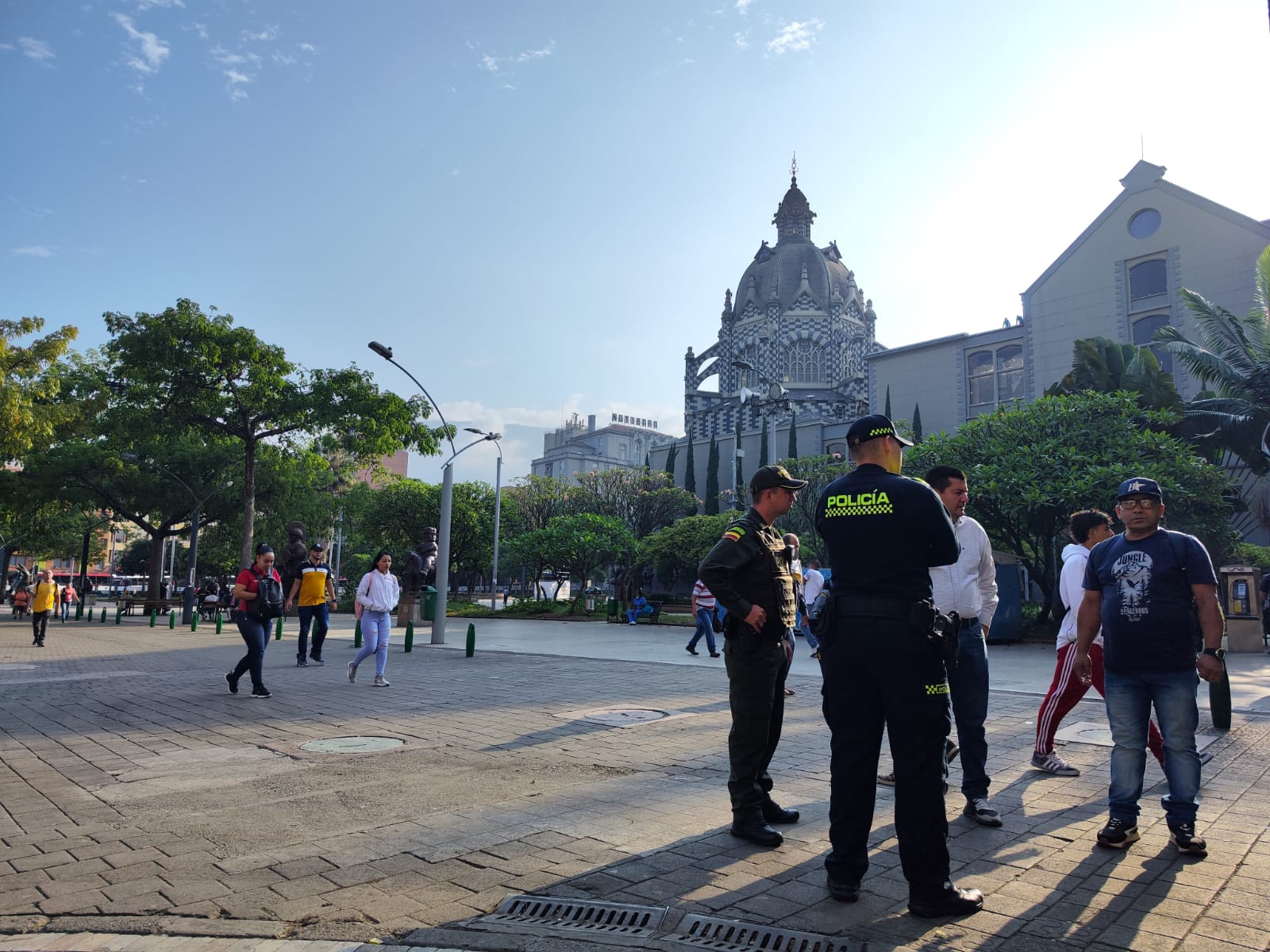 Con 32 Policías permanentes, controles de acceso y embellecimiento del entorno, avanza la recuperación de la Plaza Botero