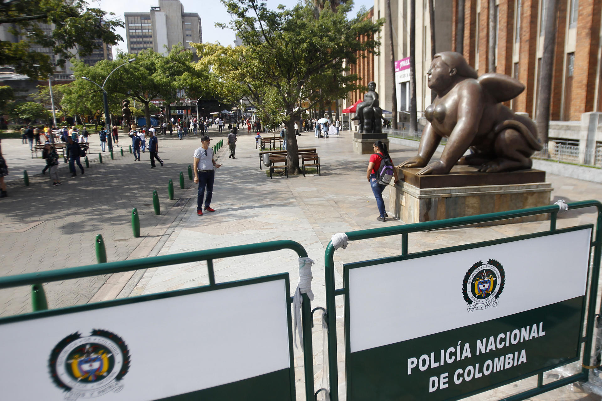 El arte de Botero reclama libertad tras polémico cierre de plaza en Medellín