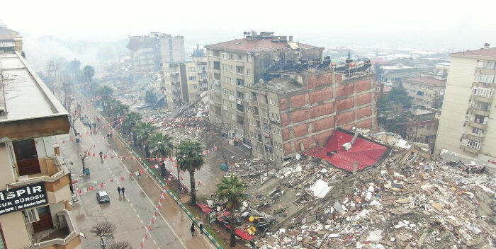 Turquía declara tres meses de estado de emergencia en zona afectada por sismo