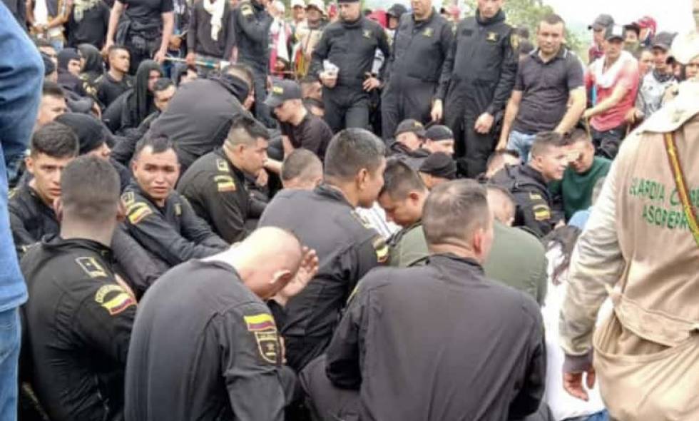 Policías humillados denuncian que no fueron apoyados durante jornada violenta en Caquetá