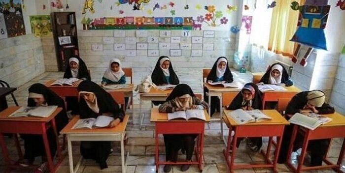 Docenas de niñas son envenenadas con gas en cuatro colegios de Irán