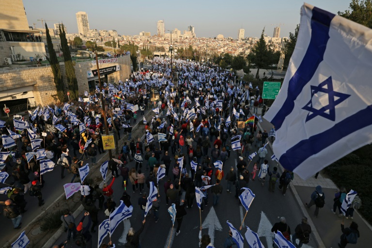 Israel llega a su decima semana de manifestaciones contra la reforma judicial