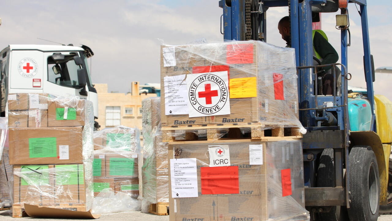 Primer avión de ayuda humanitaria llega a Sudán