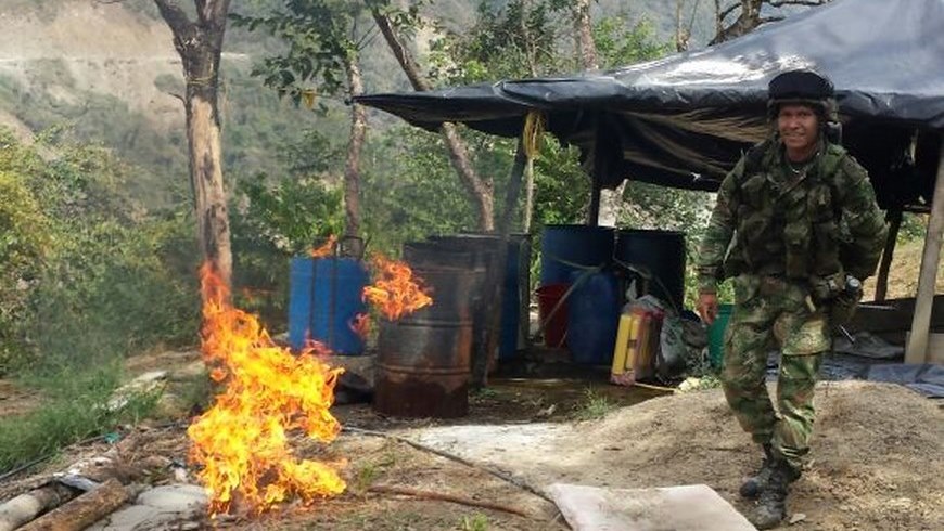 La cuarta brigada destruyo un laboratorio para el procesamiento de la coca, en San Luis, Antioquia