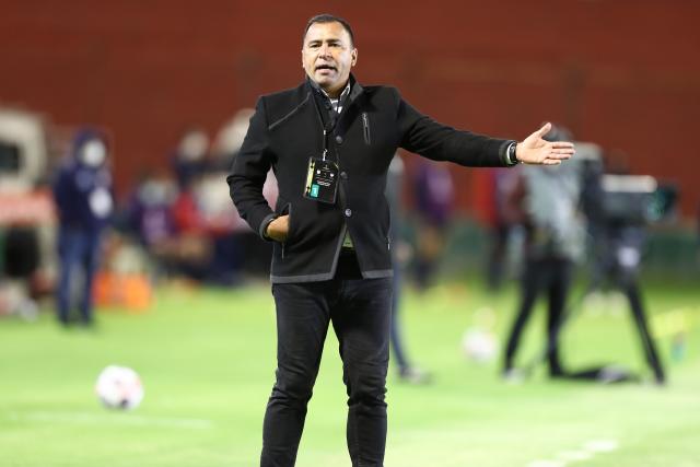 El técnico Rivera sale del Independiente Santa Fe tras perder con Atlético Nacional