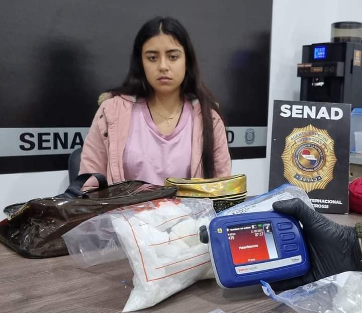 En el aeropuerto Silvio Pertossi: detenida mexicana con metanfetamina