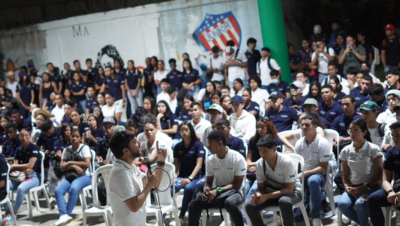 En encuentro con becados de UAB, Pumarejo ratifica la apuesta por más oportunidades para la juventud barranquillera