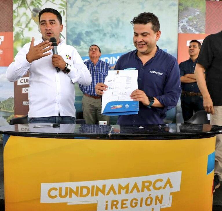 Gobernador Nicolás García entrega redes de gasificación en la zona rural de Pandi