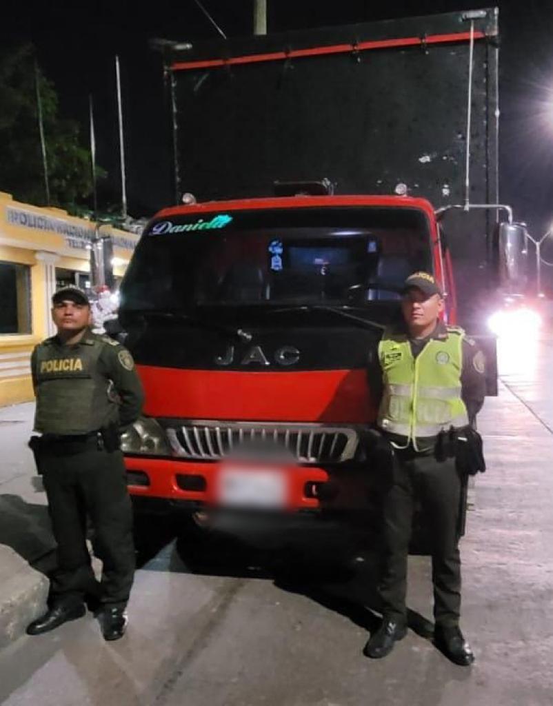 Furgón hurtado es recuperado por la Policía Metropolitana de Barranquilla en un exitoso operativo