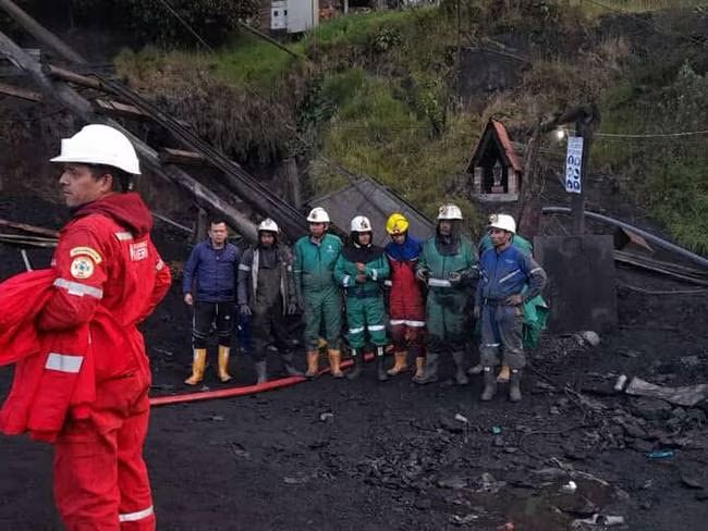 En Zipaquirá Rescatan con vida a dos mineros atrapados en mina de carbón