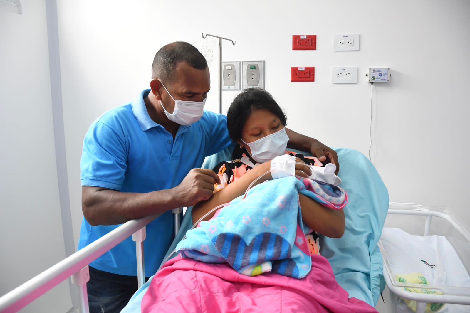 La primera bebé nacida en el nuevo hospital de Palmar de Varela
