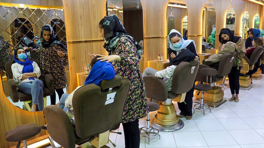 El Talibán impone restricciones sobre los salones de belleza en Afganistán