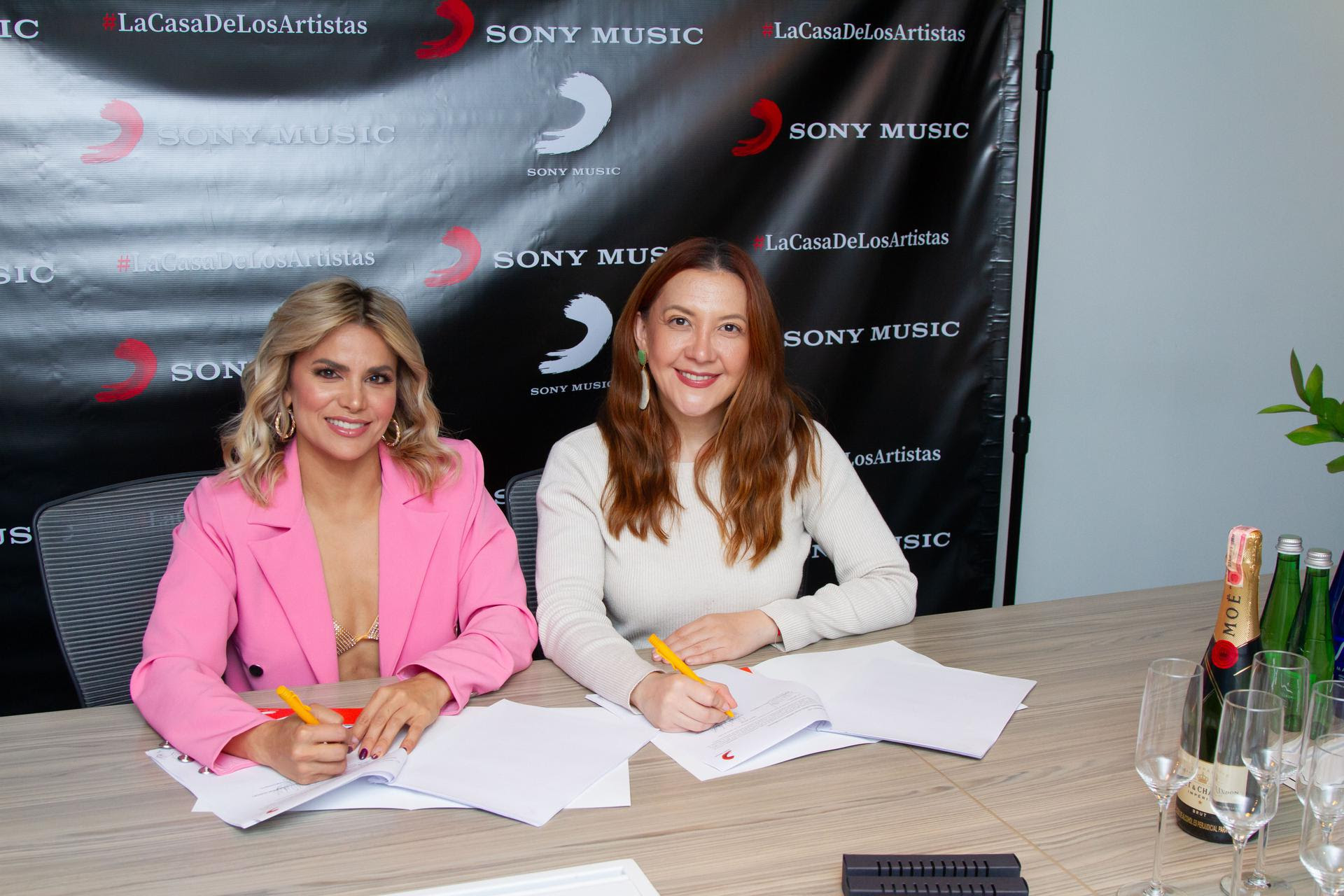 Continúa la exitosa carrea de Adriana Lucía junto a Sony Music Colombia