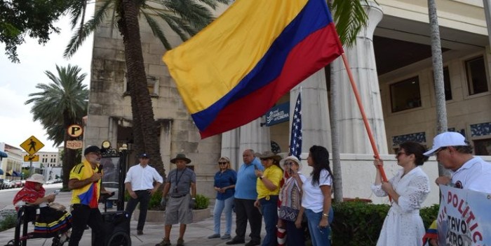 En Miami colombianos piden un «juicio político» contra Petro