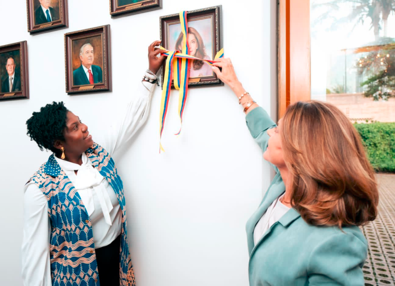 Marta Lucía Ramírez y Francia Márquez inauguran retrato en el muro de exvicepresidentes