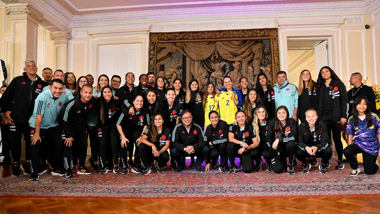 Selección nacional femenina de fútbol lanzó a la sociedad un poderoso mensaje político, con P mayúscula, el de la igualdad de la mujer: presidente Gustavo Petro Urrego