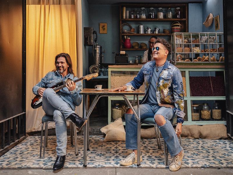 Los artistas Carlos Vives y Juanes se unen en su primera colaboración llamada «Las mujeres»