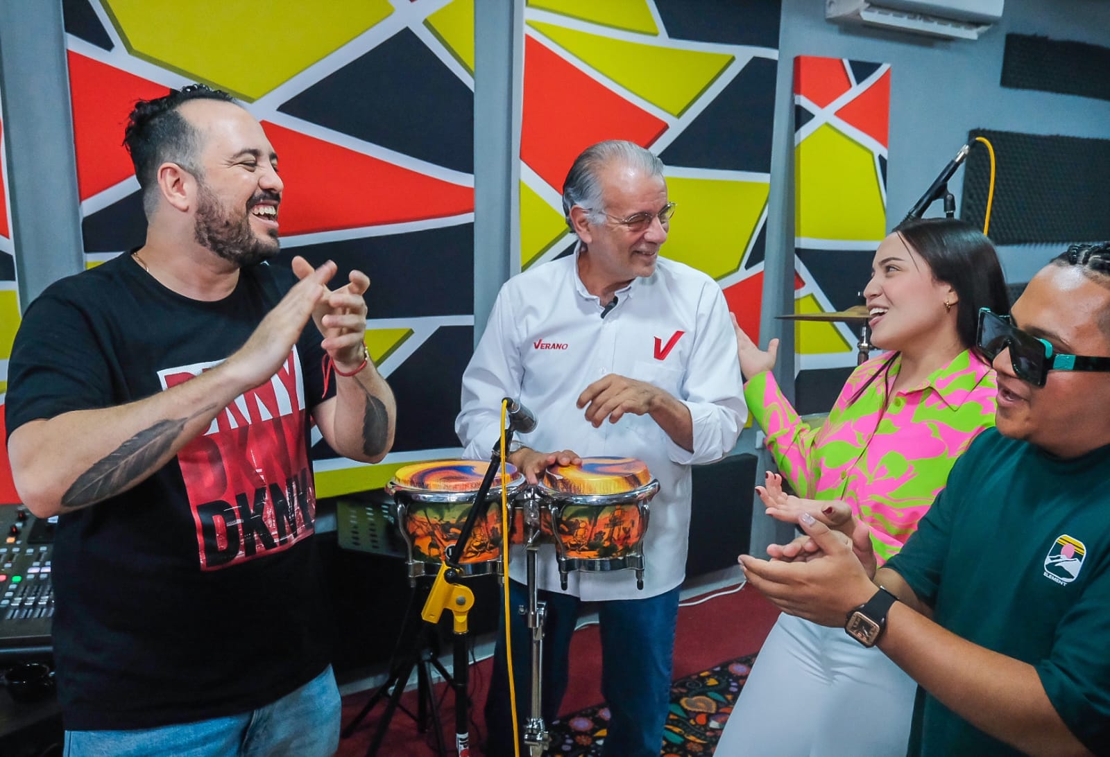 Verano graba jingle de campaña con ganadores del concurso «Tú Voz Atlántico»