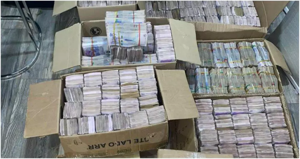 Incautan millonaria suma en efectivo que red criminal tenía en cajas de cartón en Bogotá