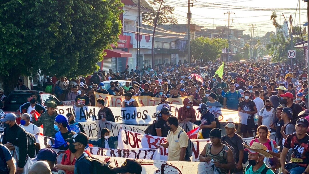 Cubanos y centroamericanos protestan en la frontera sur de México
